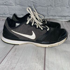 Nike training athletic shoes w/tie laces & memory foam insole sz 8.5 women